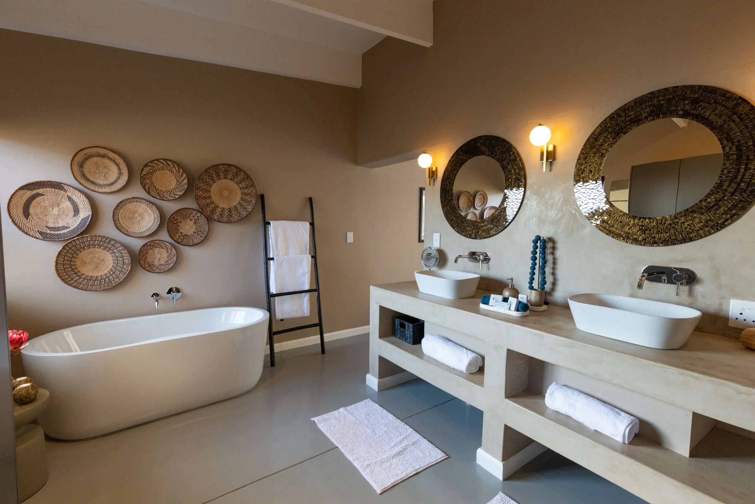 Marepe-Mountain-View-Pangolin Villa bathroom ensuite