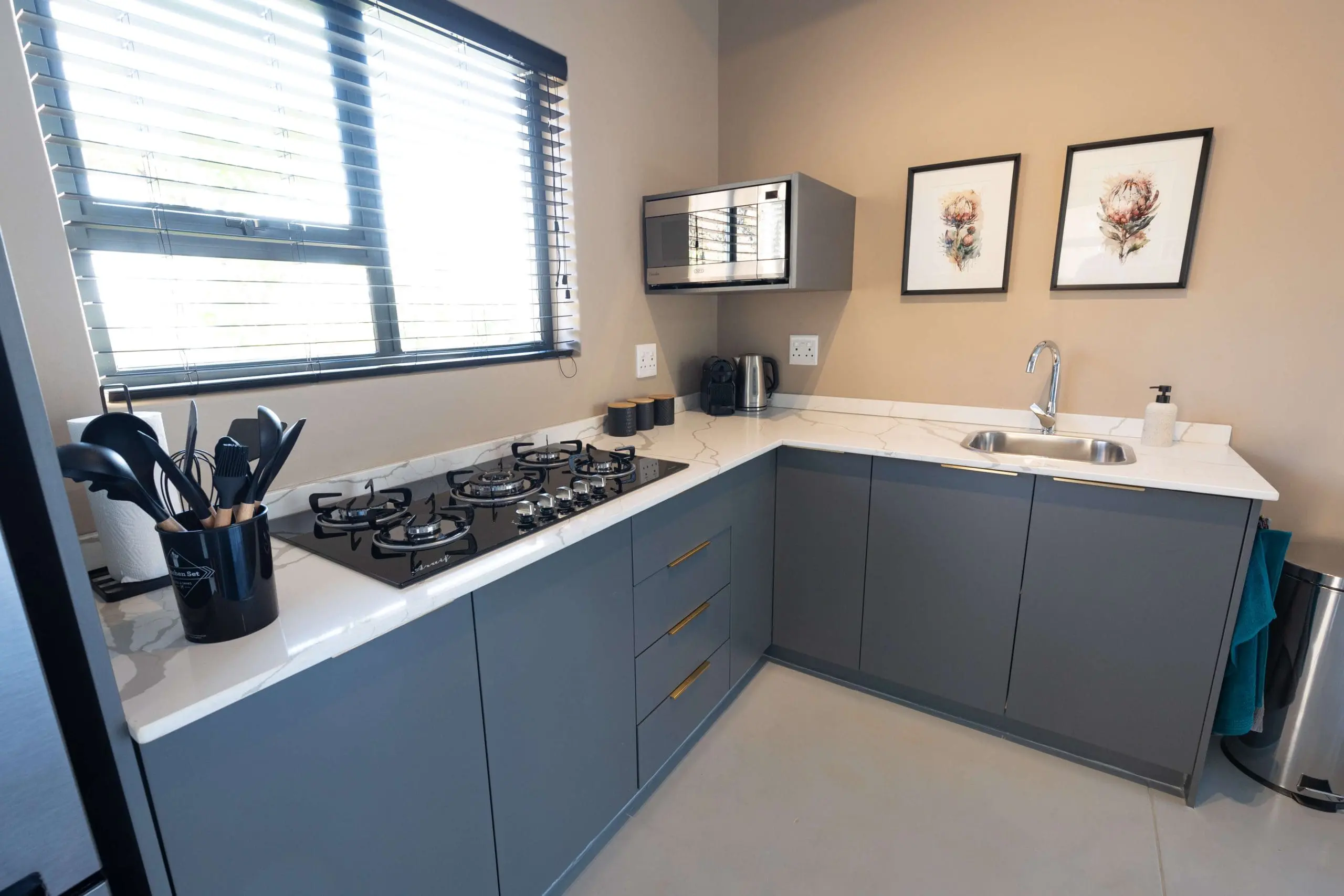 Marepe-Mountain-View-pangolin villa kitchen