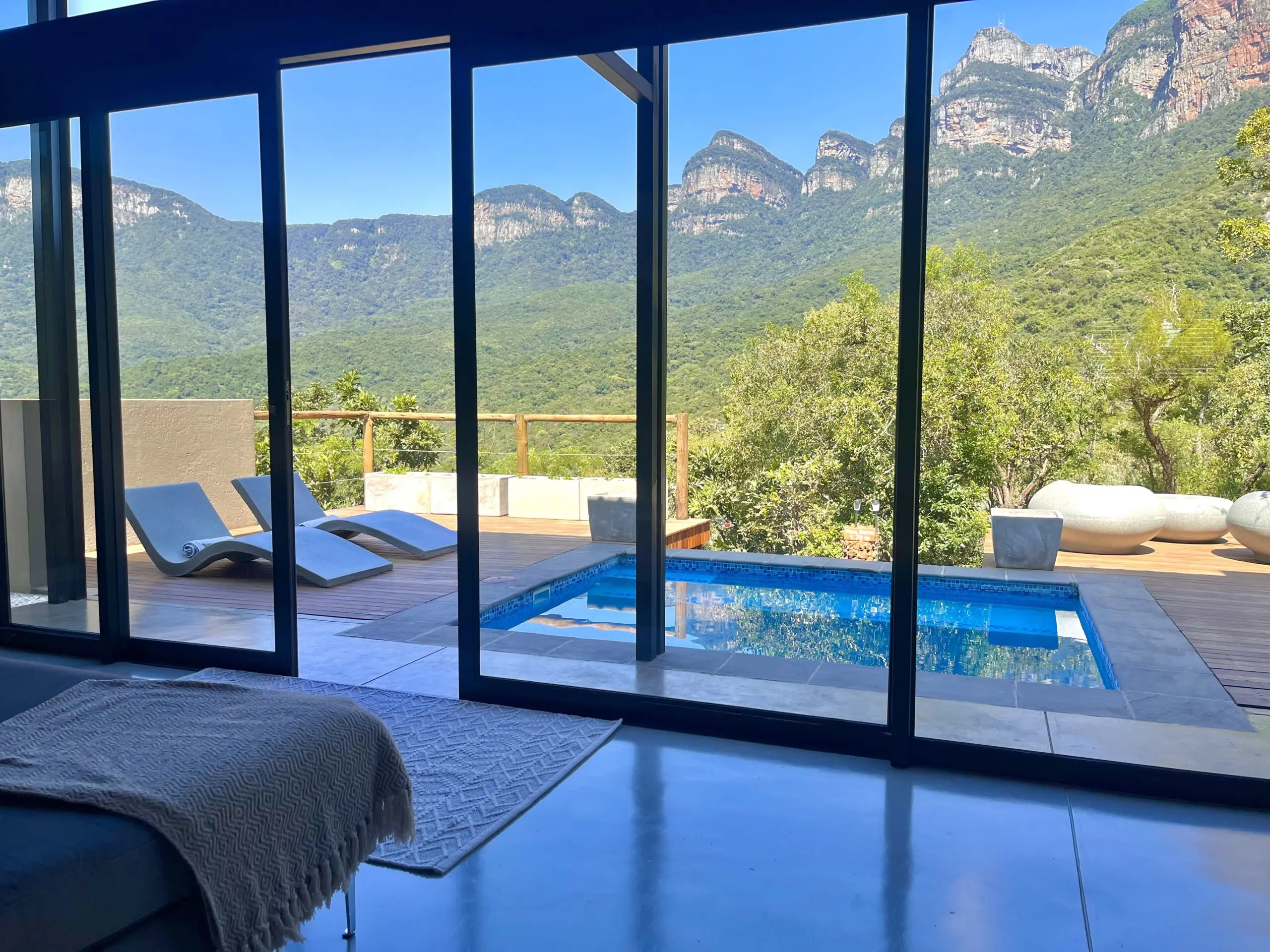 Marepe Mountain View Pangolin private pool and deck