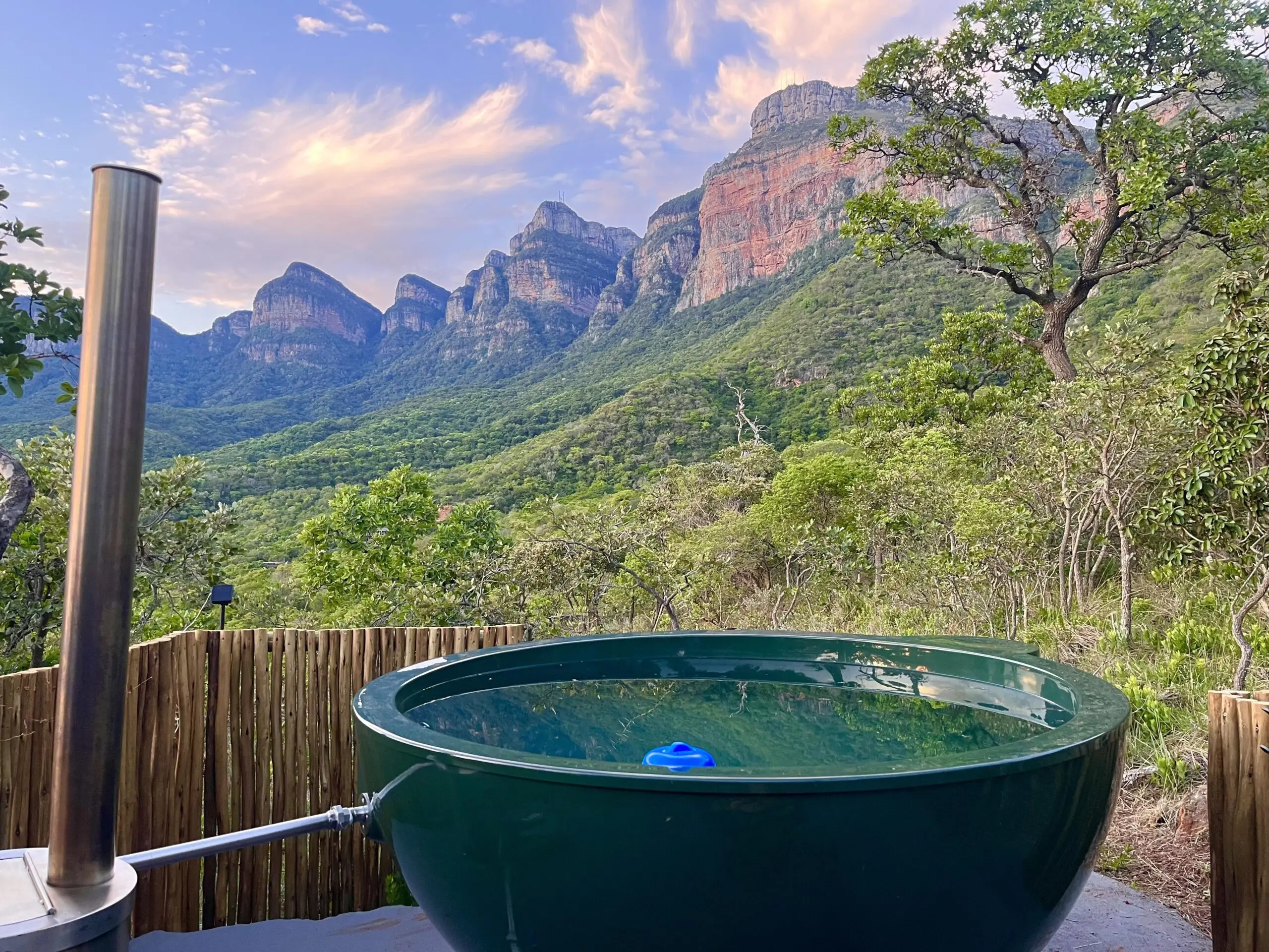 Hot tub Pangolin view